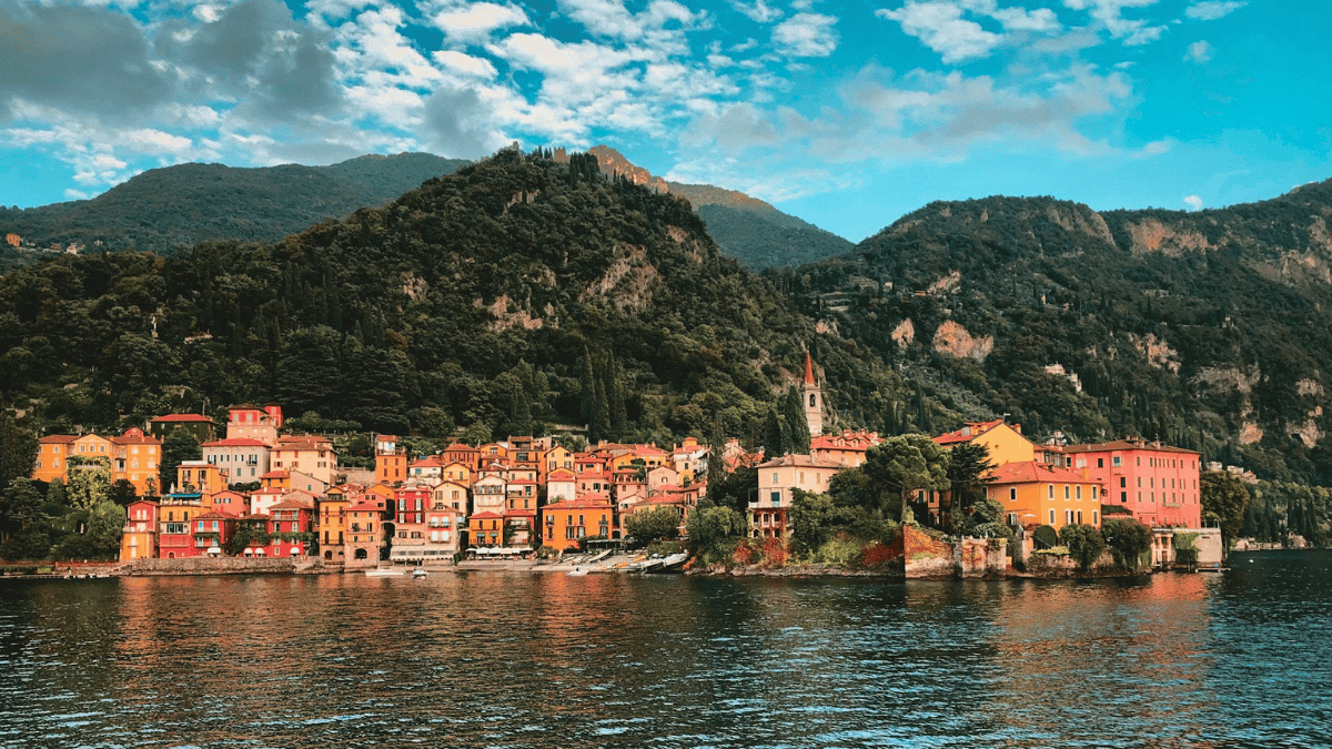 Varenna aan het Comomeer, te bezoeken tijdens een premium voetbalreis Milaan met Como 1907