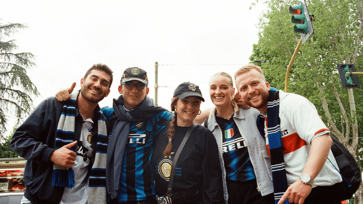 Groep zakelijke gasten op een premium voetbalreis naar Milaan en Juventus met alles geregeld